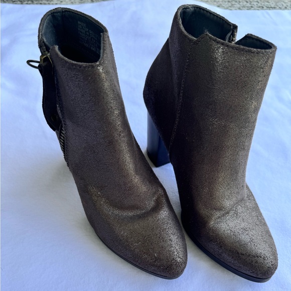 Heel boots - Picture 2 of 3